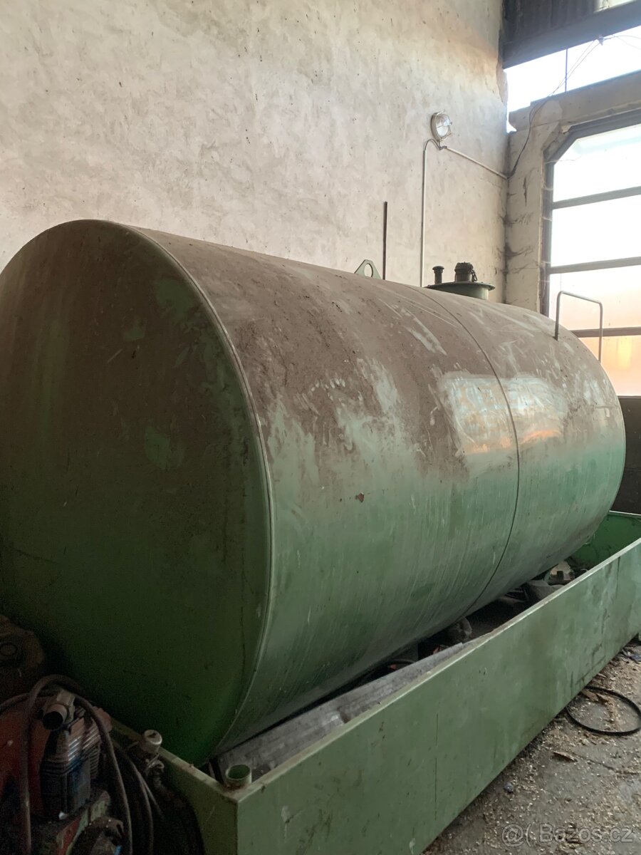 Nádrž na naftu 9000l