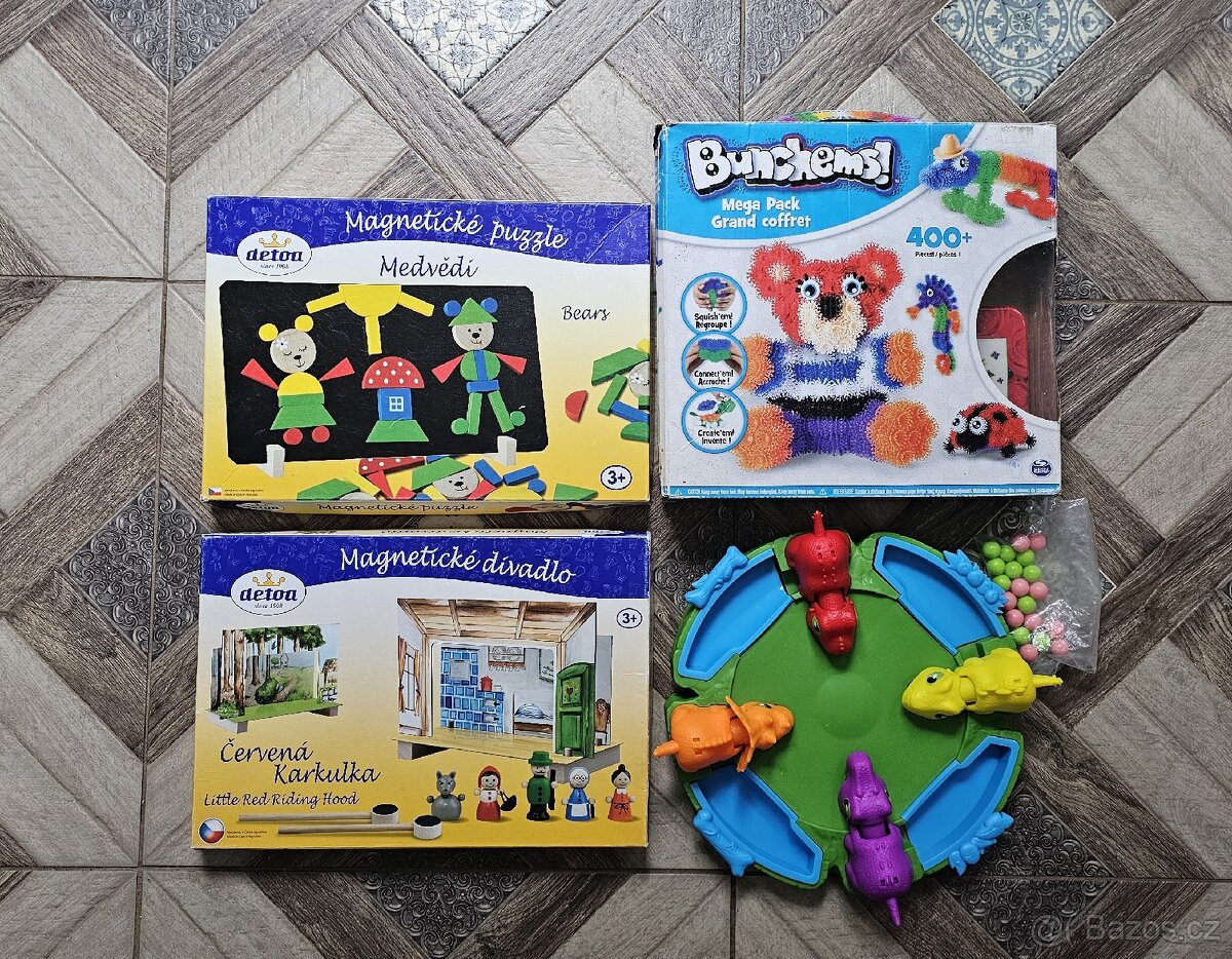 Dětské hry, magnetické puzzle a divadlo, kuličky