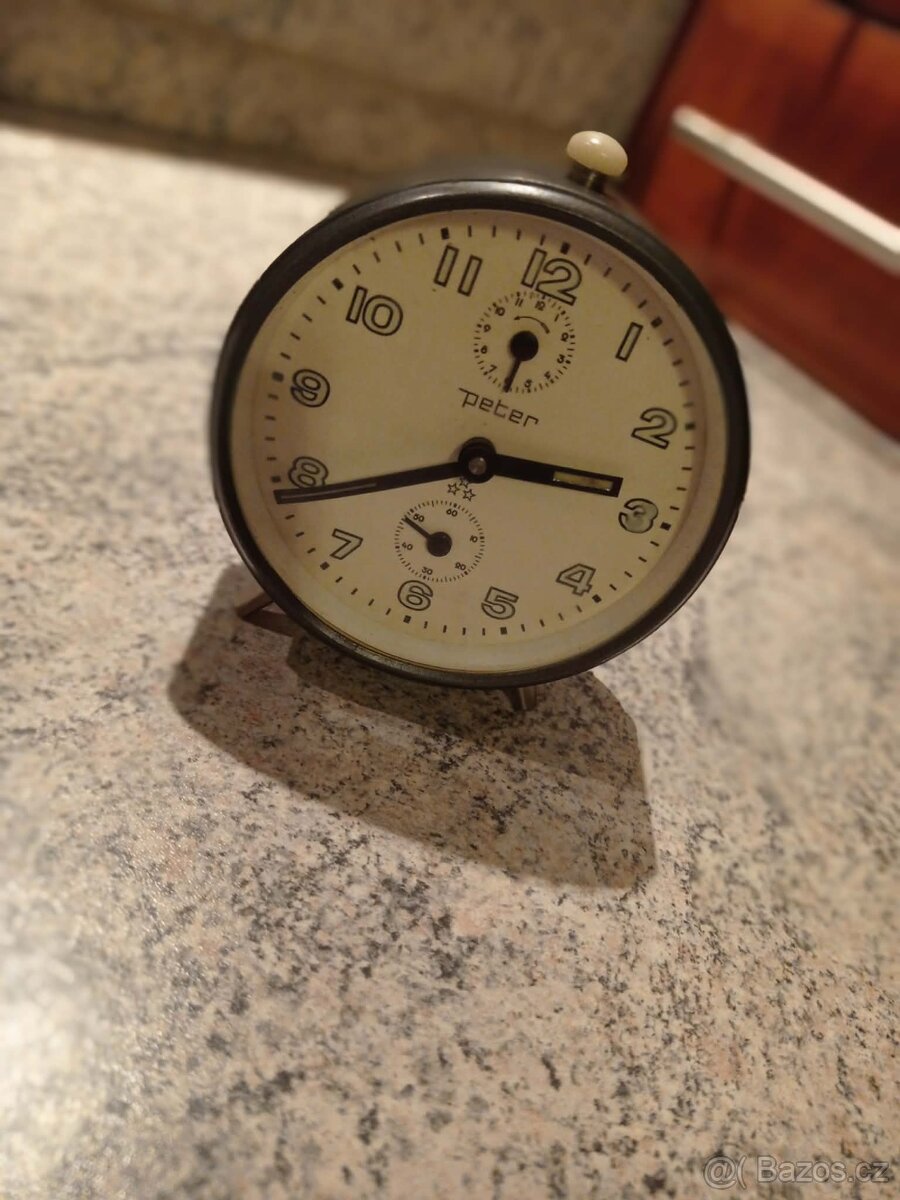 Staré budíky značky jako prim