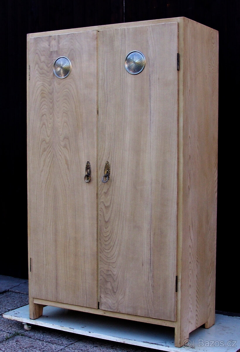 Starožitná skřínka, špajzka