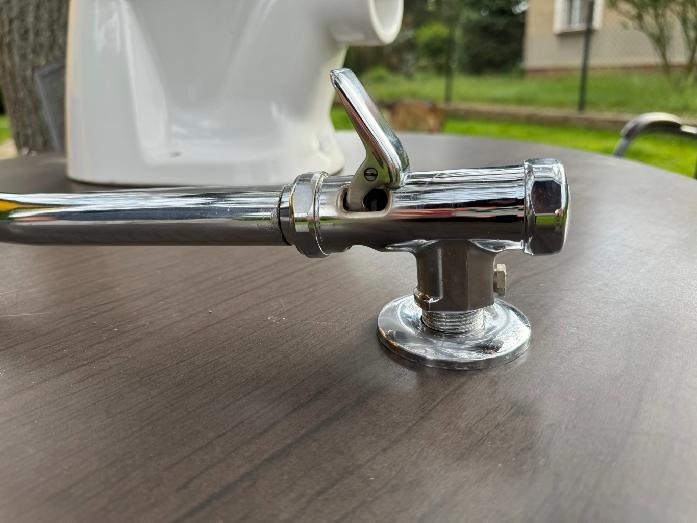 WC aqua splachovač ,plastová popelnice v 85 cm,50x50 cm