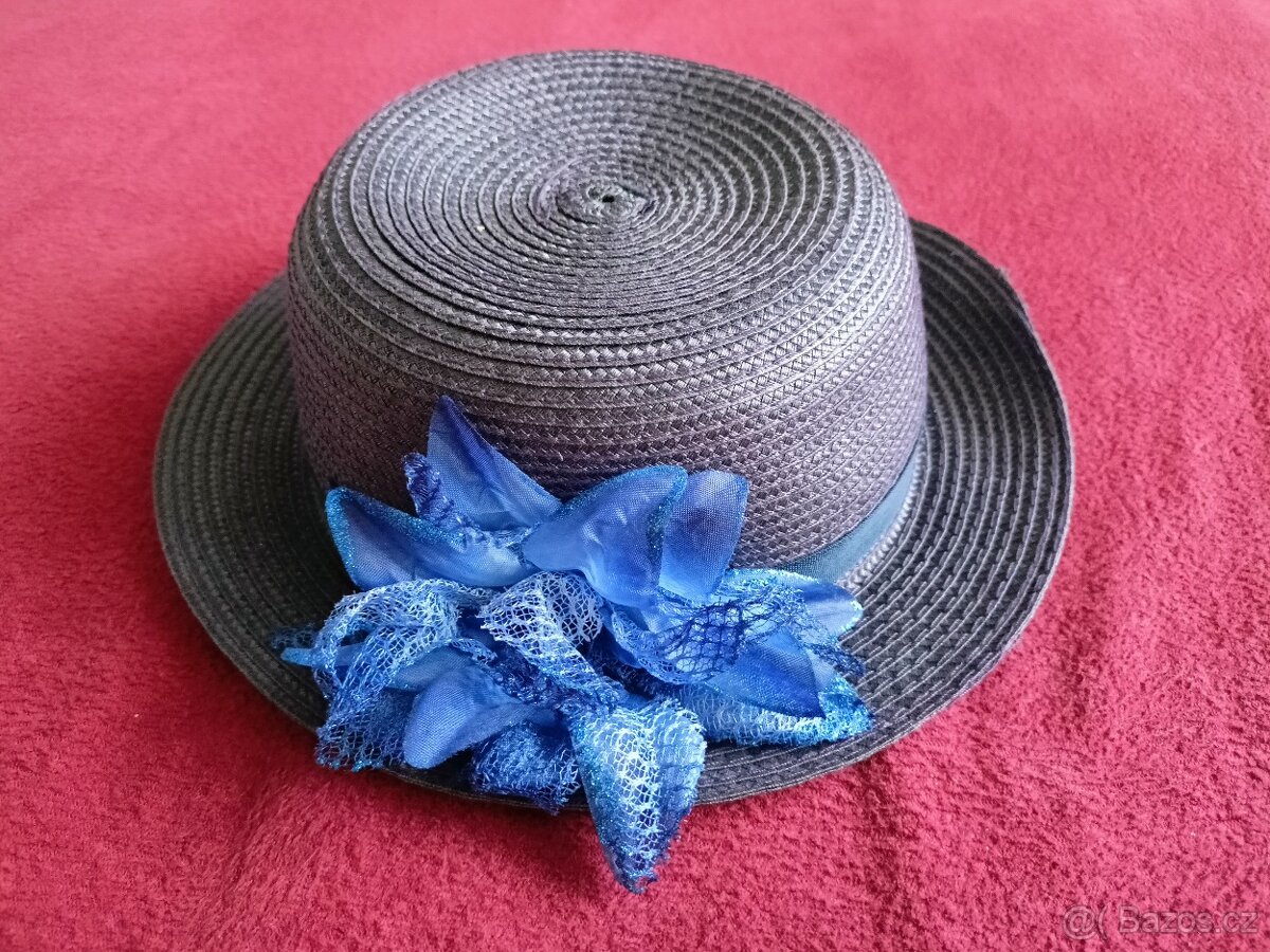 Letní dámský slaměný klobouk s květinovou aplikací, modrá ba