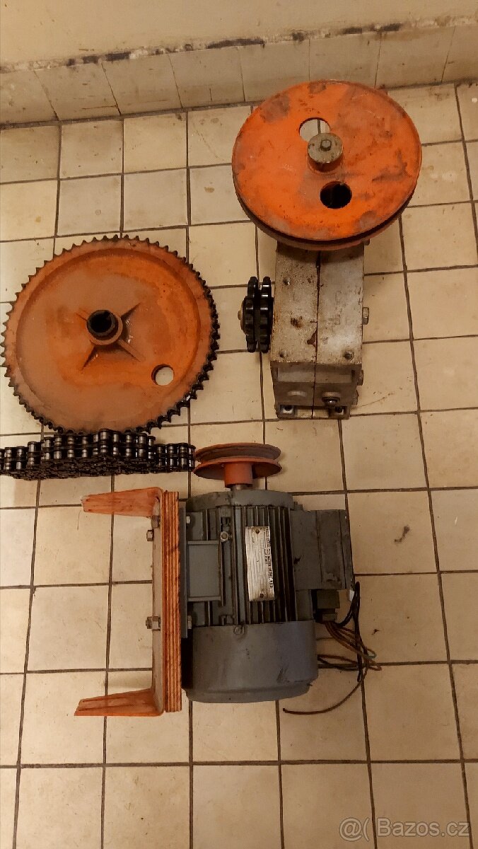 Motor + převodovka