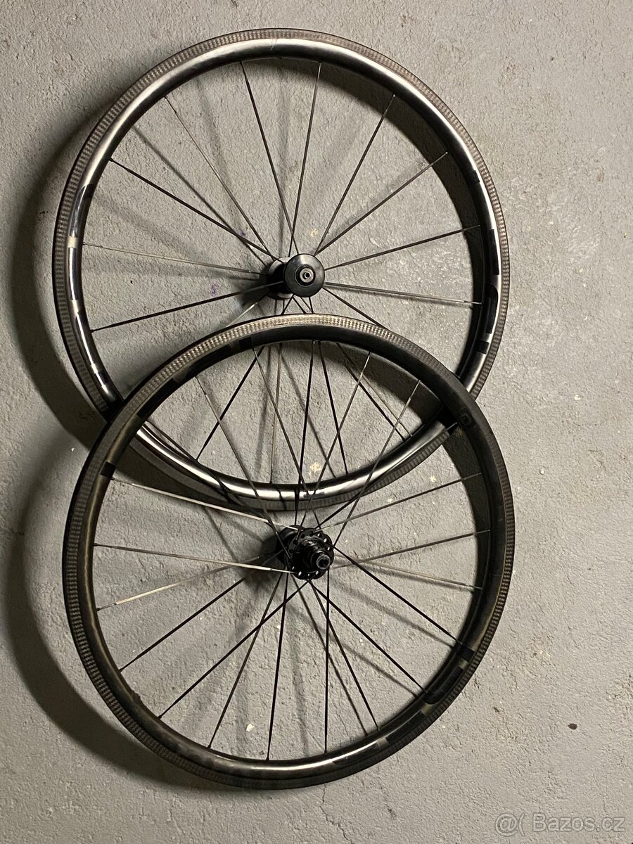 Karbonová kola Idea R35 1065g