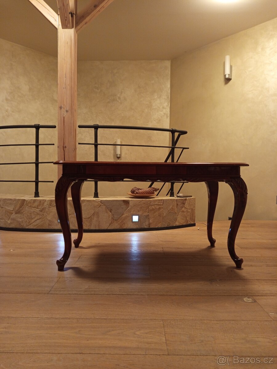 Starožitný stolek Ludvík XVI.