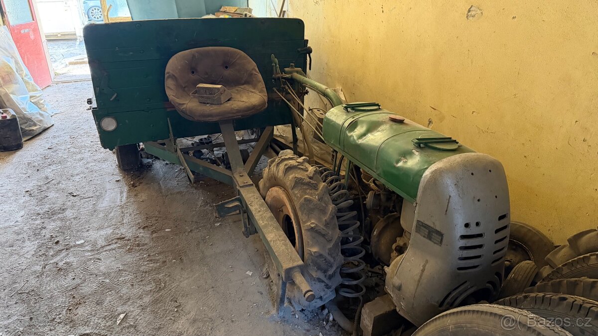 Motorobot PF-62 s vlečkou