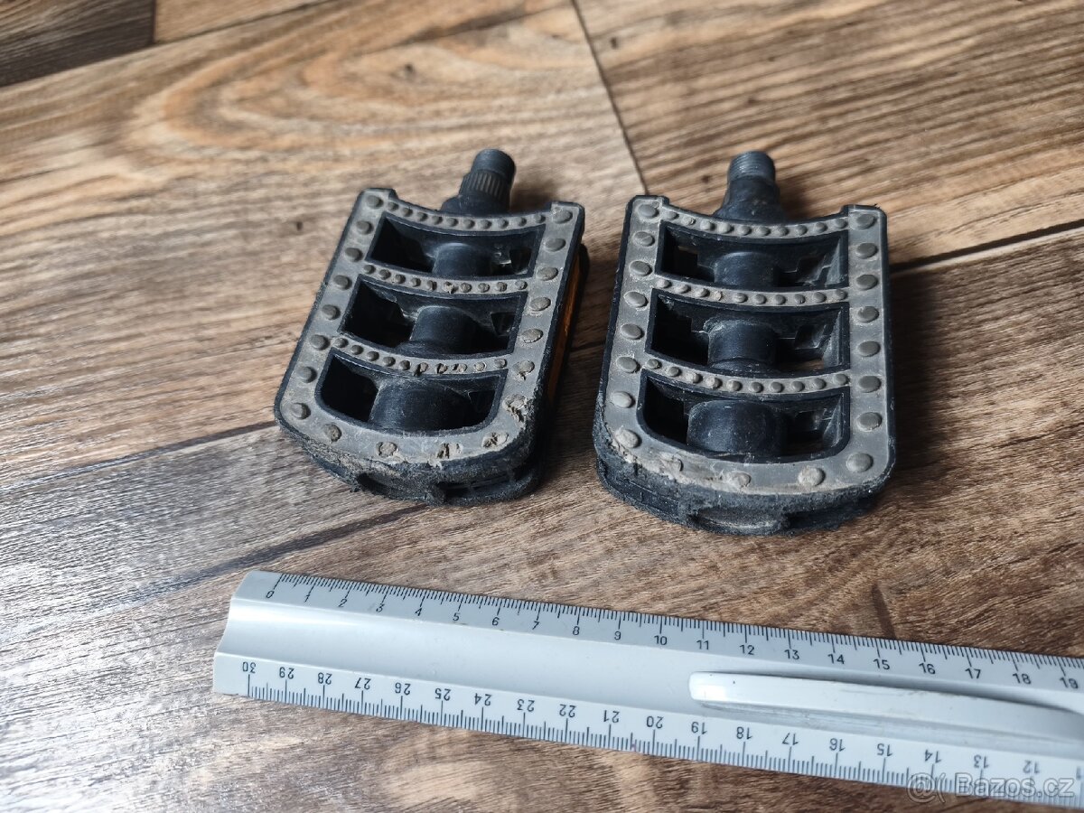 Pedály na dětské kolo