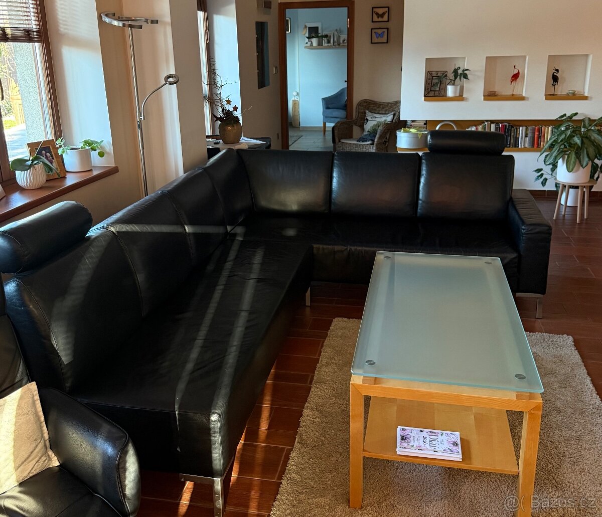 Kožený gauč černý