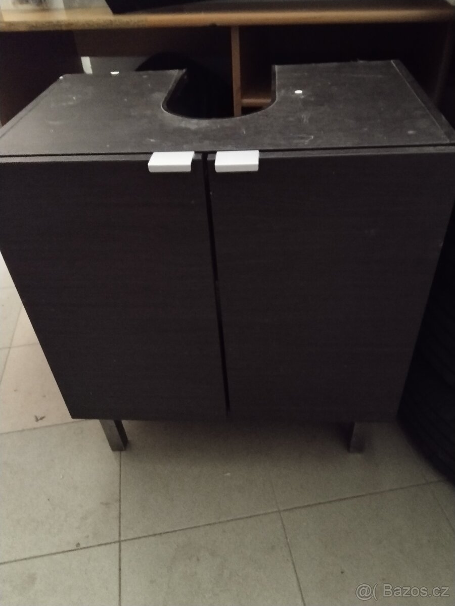 Umyvadlová skříňka se 2 dvířky Ikea