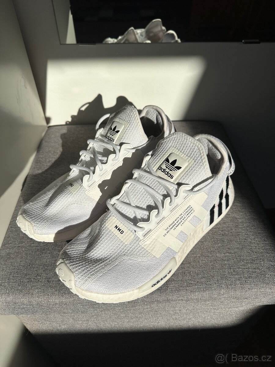 Adidas NMD R1 – bílé, EU 42⅔ (US 9)