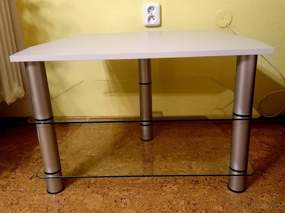 Stůl pod televizi