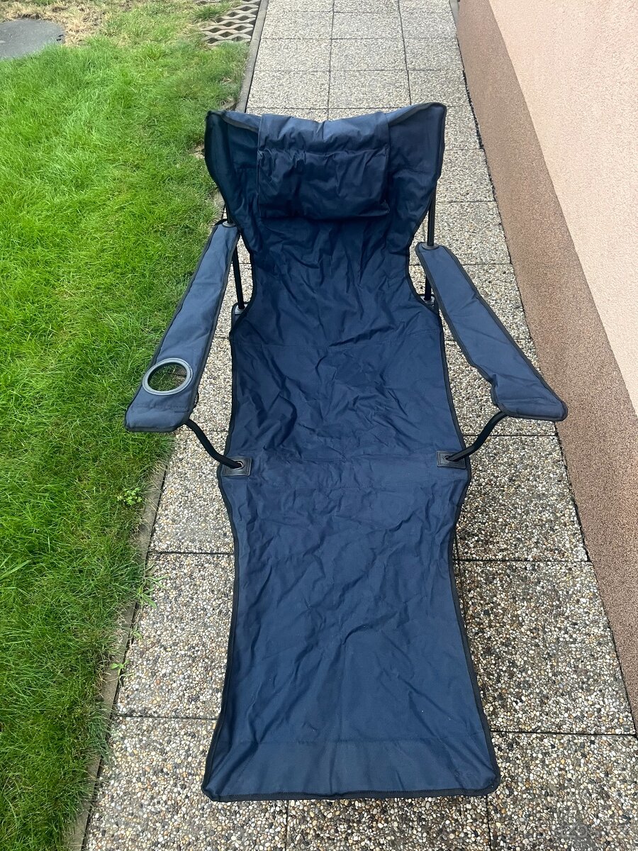 Skládací křeslo s podnožkou modré