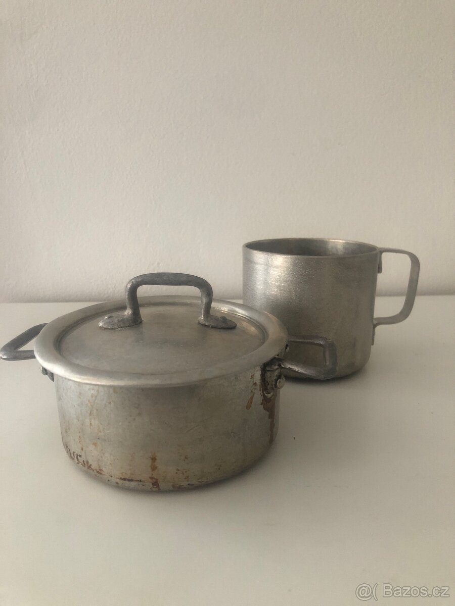 hlinikovy hrnecek, hlinikovy hrnec (vemi maly)