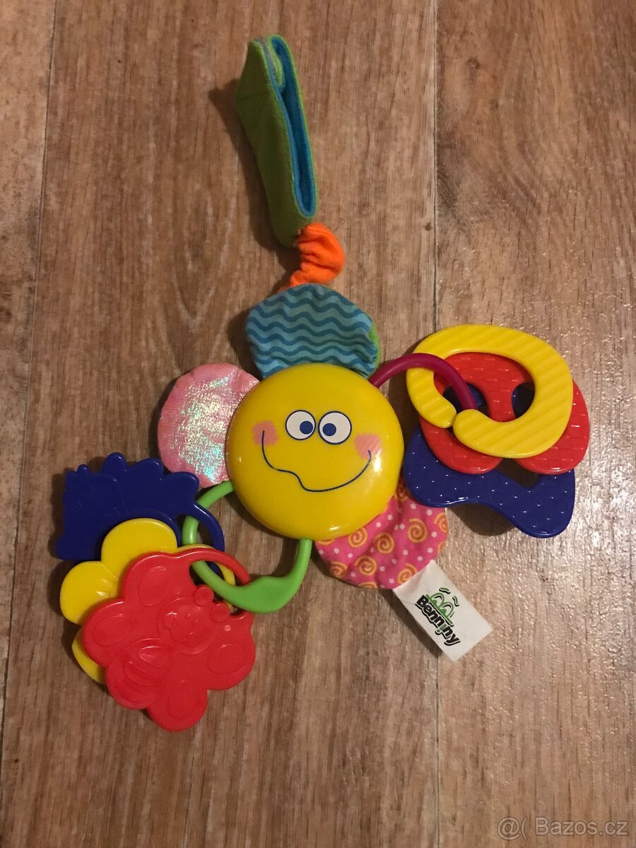 Dětská hračka, hrající kytička s chrastítky pro miminko