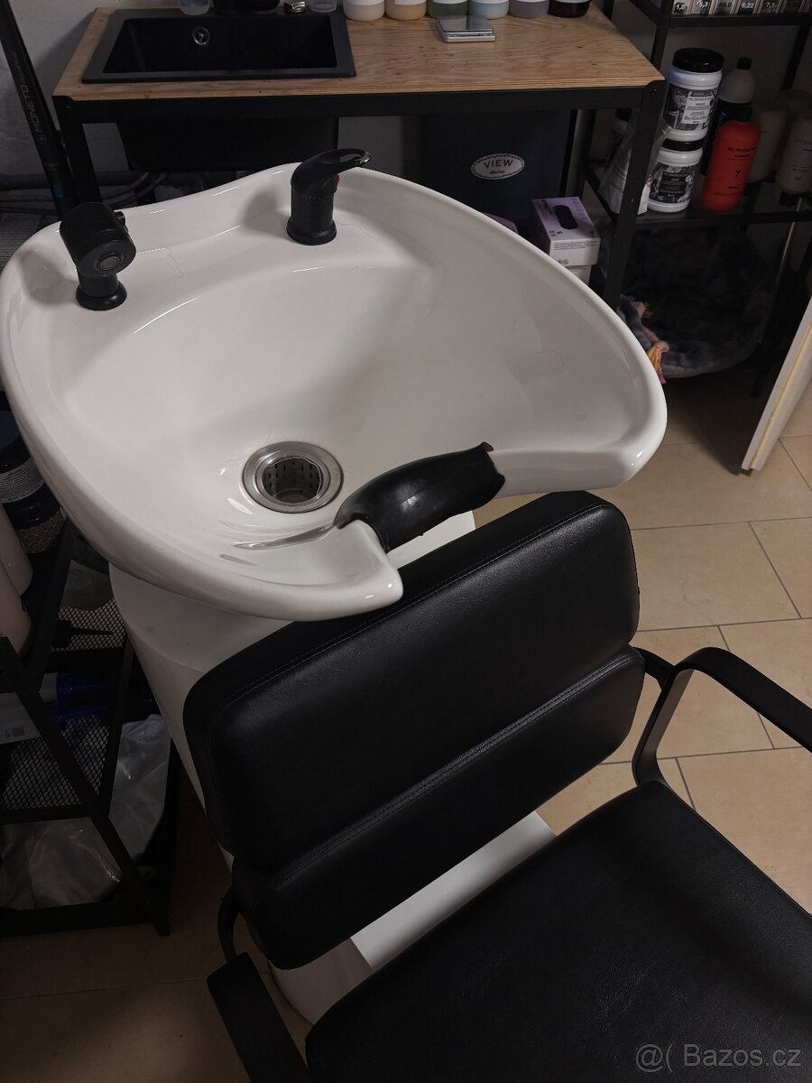 Kadeřnický mycí box