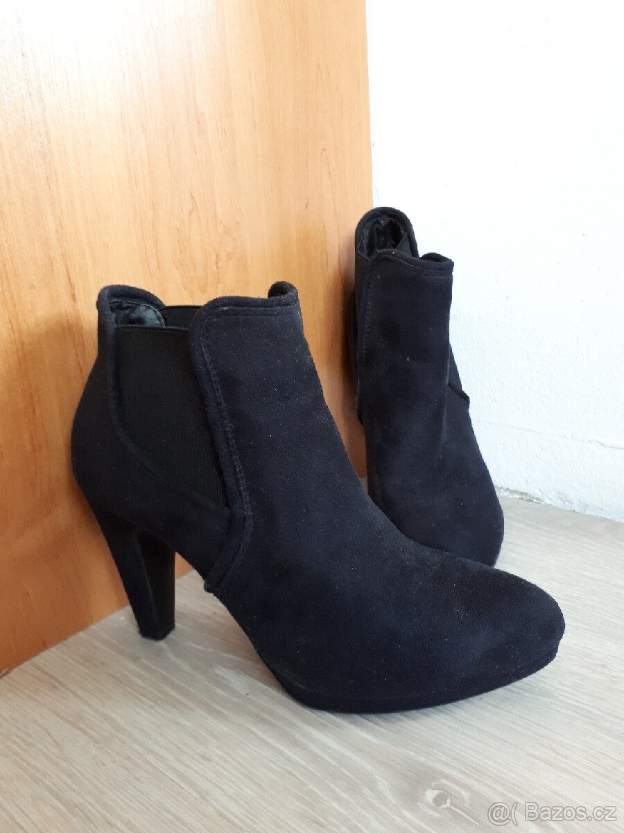 Semisove kotnikove boty na podpatku vel. 37