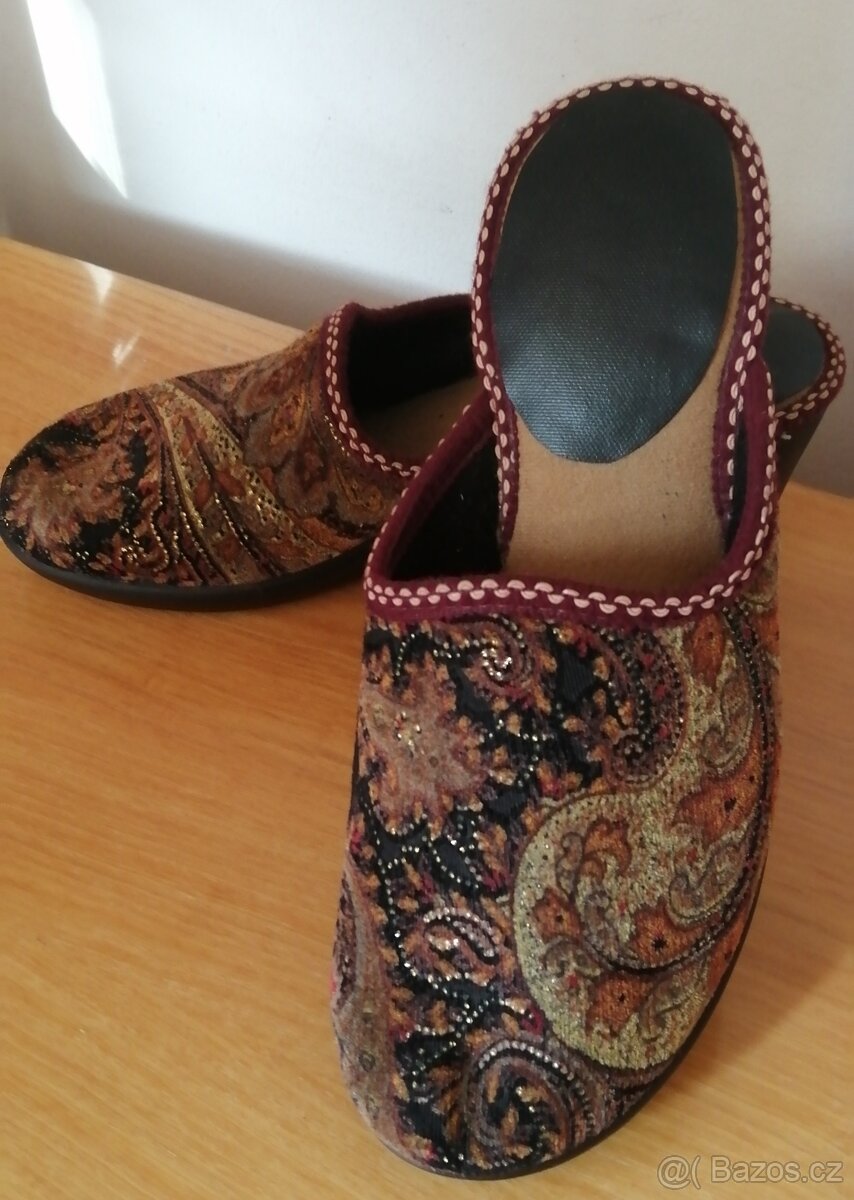 dámské kvalit.domácí pantofle na klínu, vel. 39