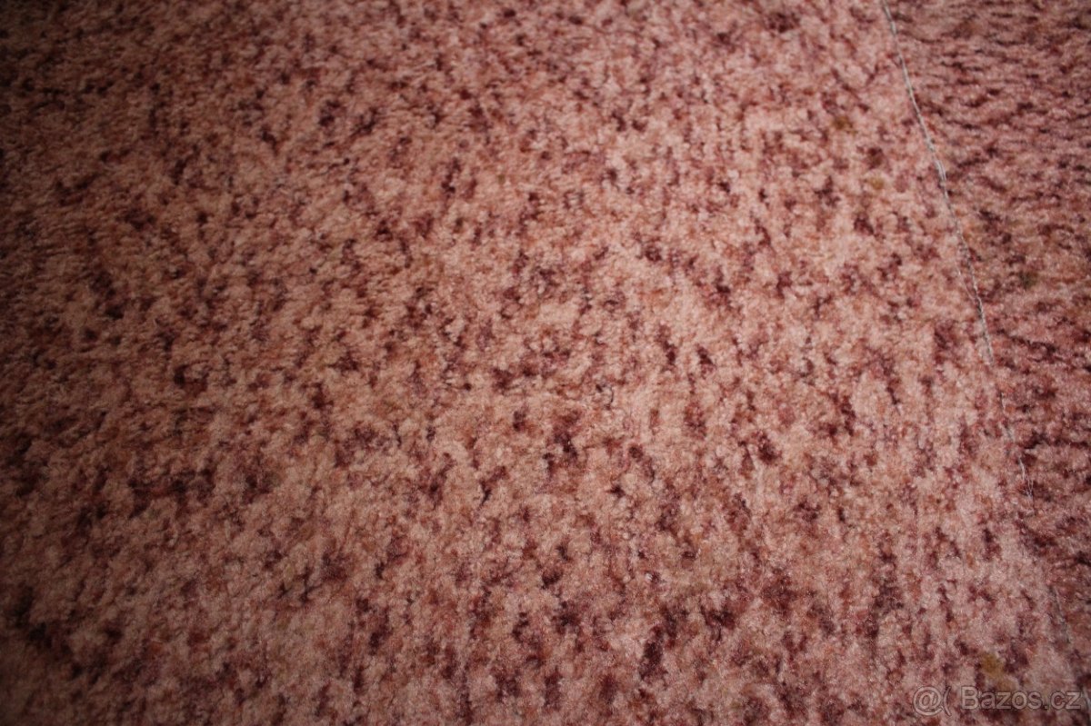 Koberce použité i nějaké nové, různé rozměry