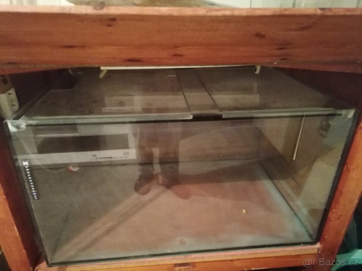 Prodám akvárium 300 litrů