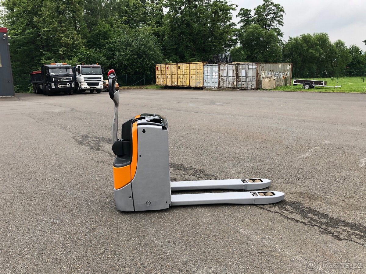 Elektrický ručně vedený nízkozdvižný vozík STILL EXU 16