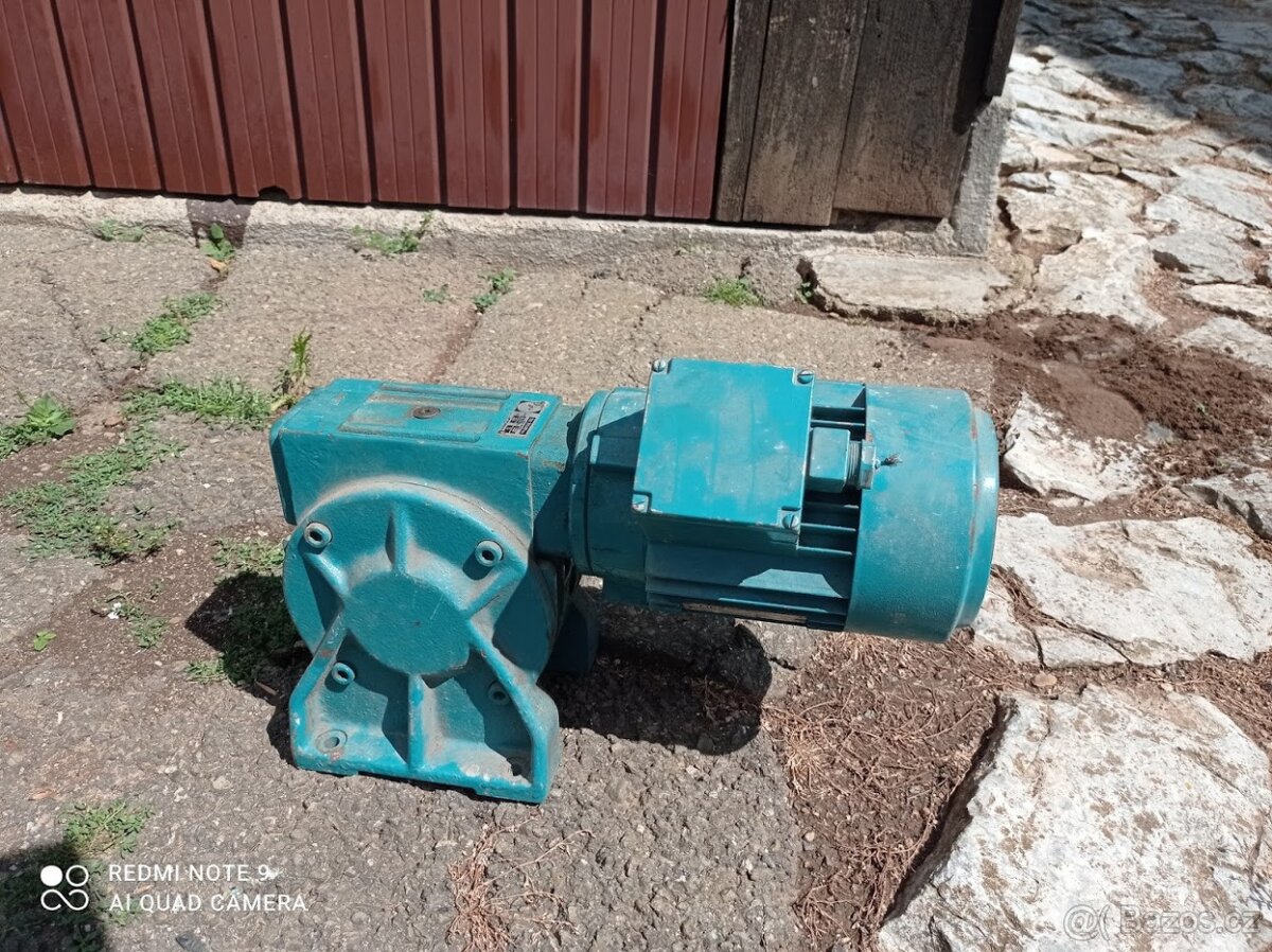 převodovka s motorem