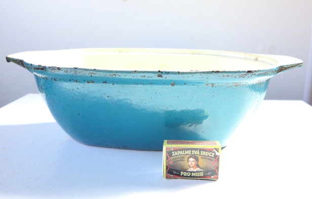 Starožitná těžká litinová zapékací mísa