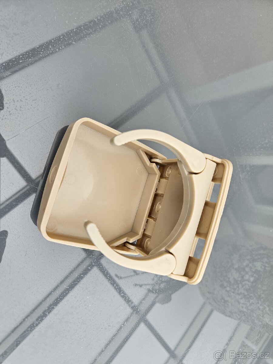 Držák nápojů karavan