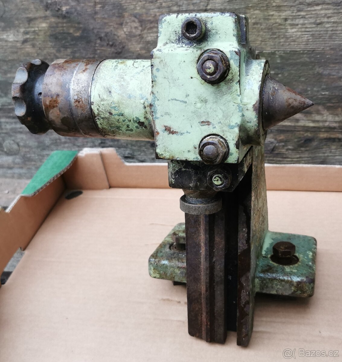 Masivní, robustní opěrný koník