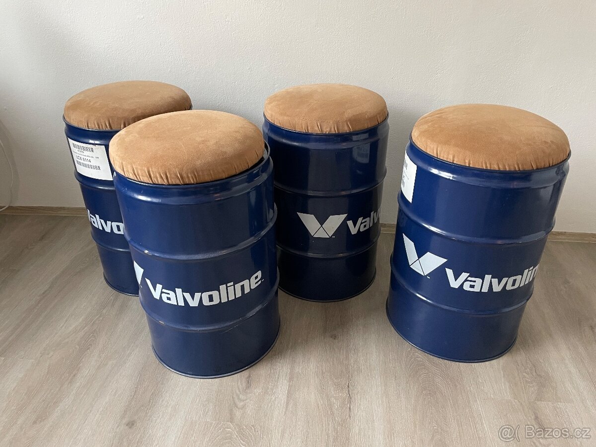 Židle ze sudů od oleje