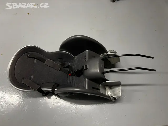 Detska sedacka na kolo vcetne prislusenstvi