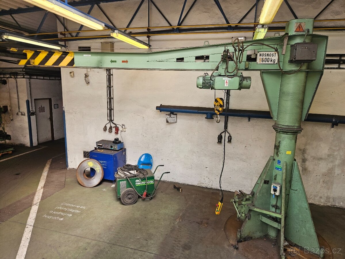 Sloupový otočný jeřáb 600 kg - 1000 kg + kočka