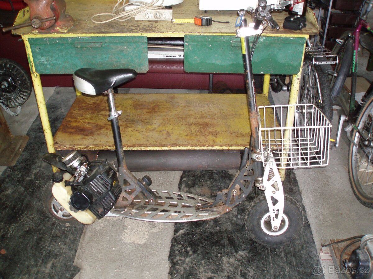 Motorová koloběžka SCOOTERS