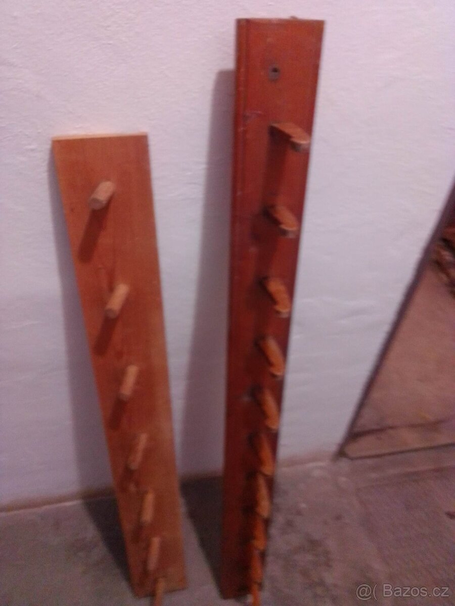 Věšáky ze dřeva