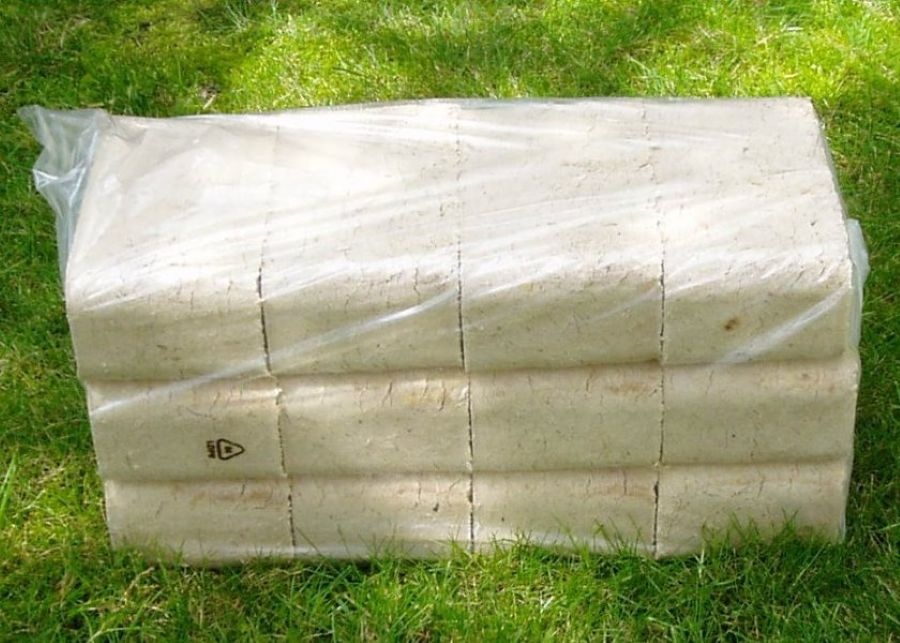 DŘEVĚNÉ BRIKETY RUF i válec od 70Kč - SKLADEM