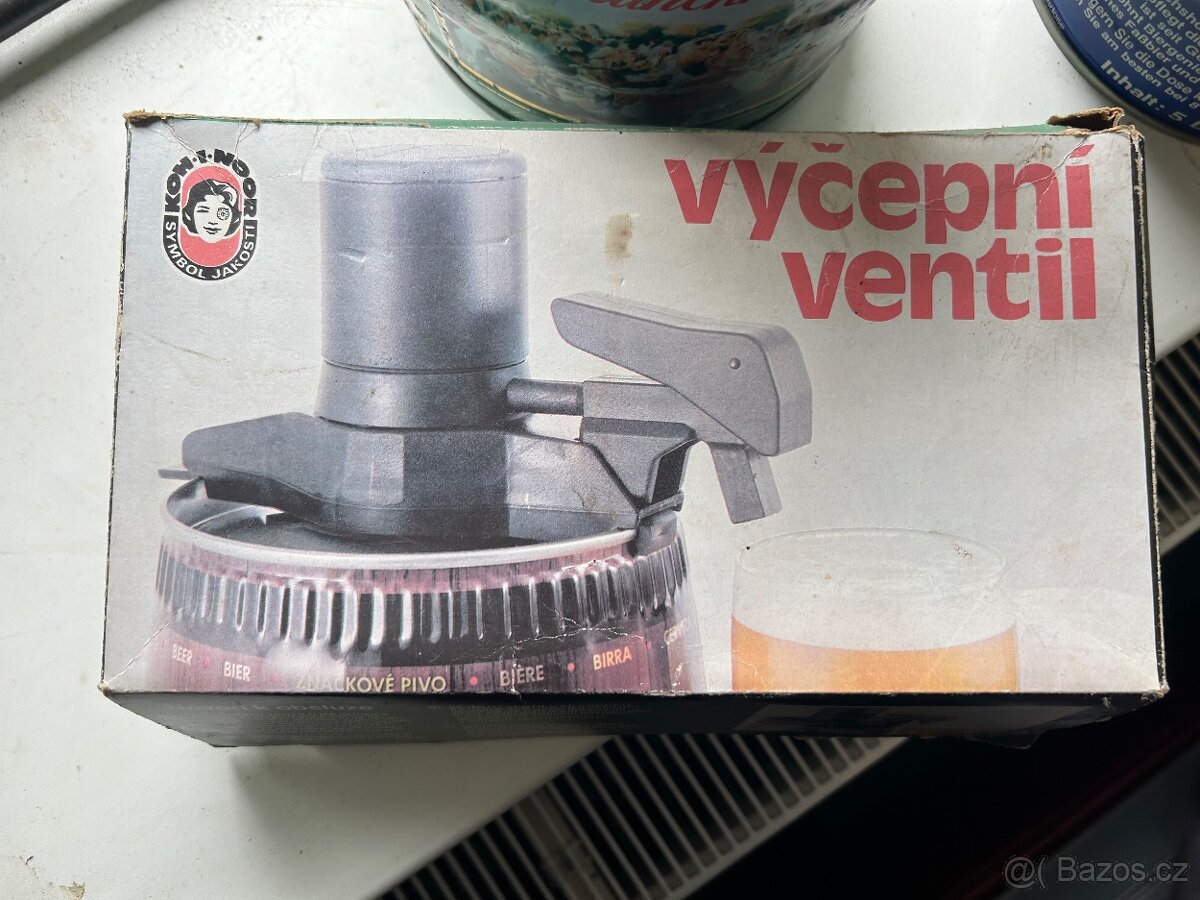 Výčepní ventil a dva soudky