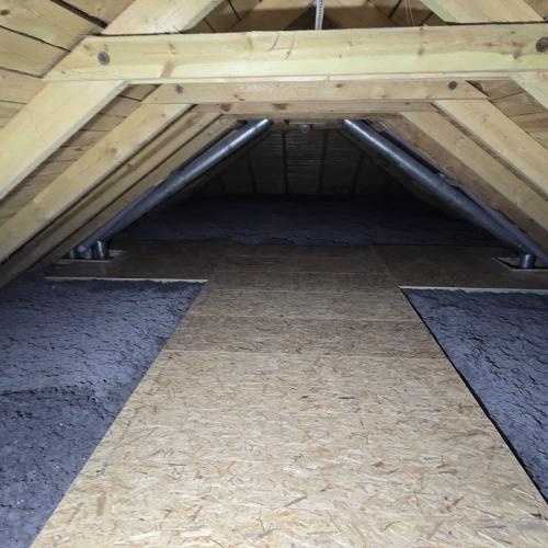 Foukaná celulózová izolace – profesionální aplikace