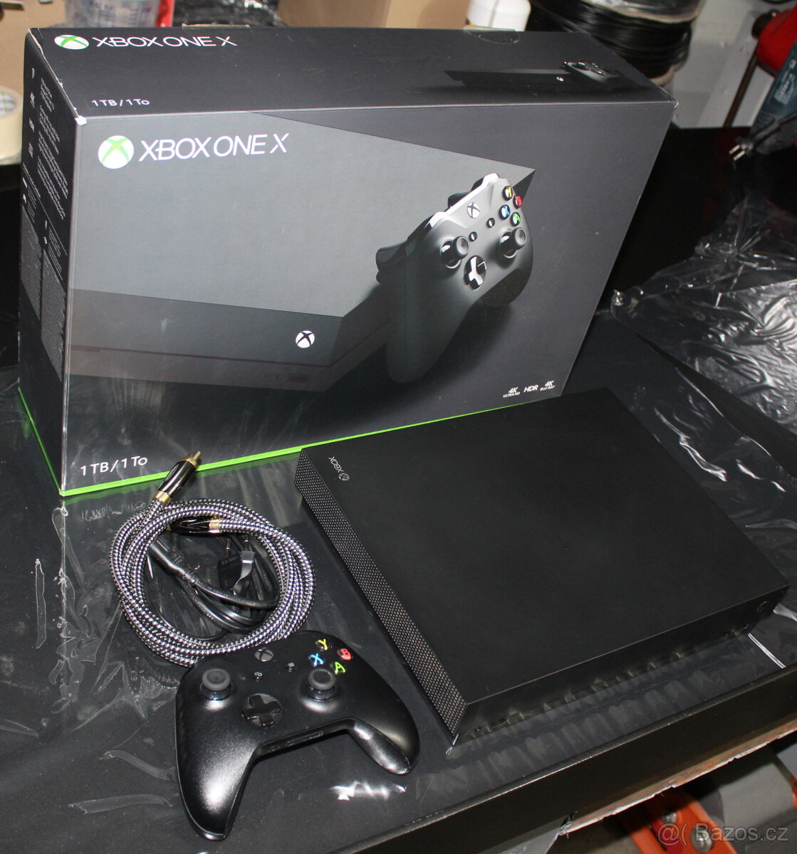 Microsoft Xbox One X 1TB Antracit Black - kompletní balení