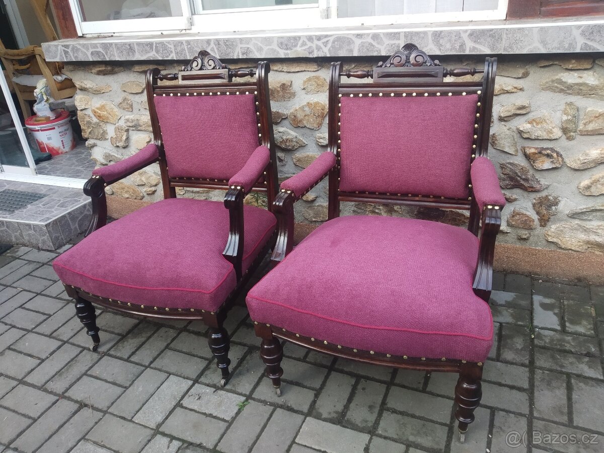 Křesla Biedermeier po renovaci.