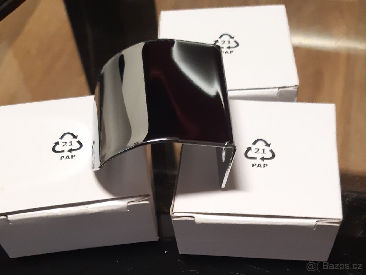 Nábytkové úchytky 17Kč/kus