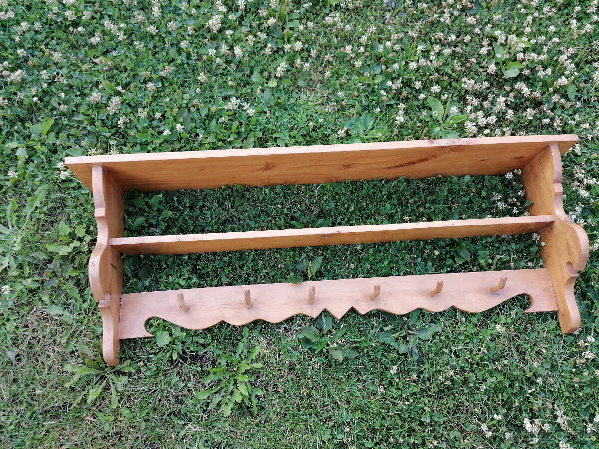 Stará kuchyňská polička