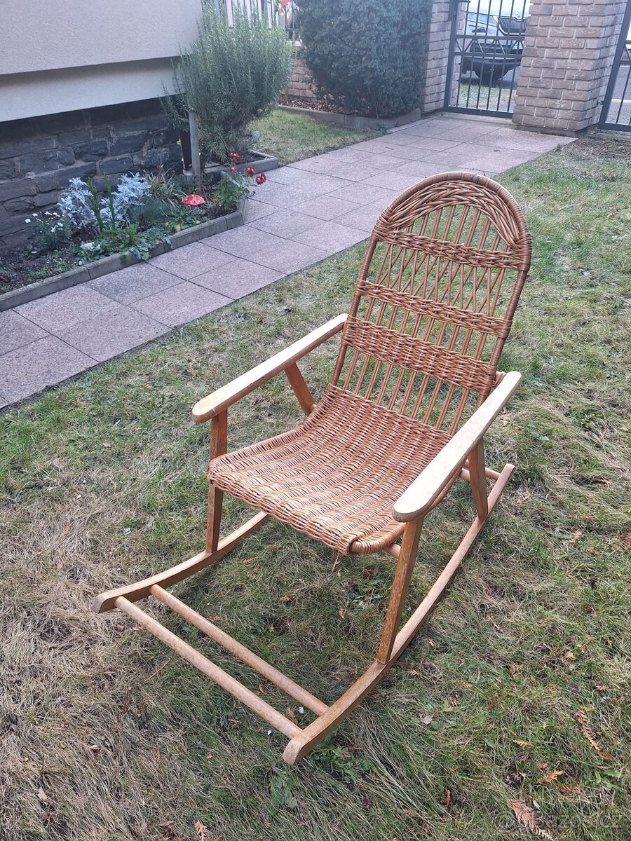 Ratanové houpací křeslo