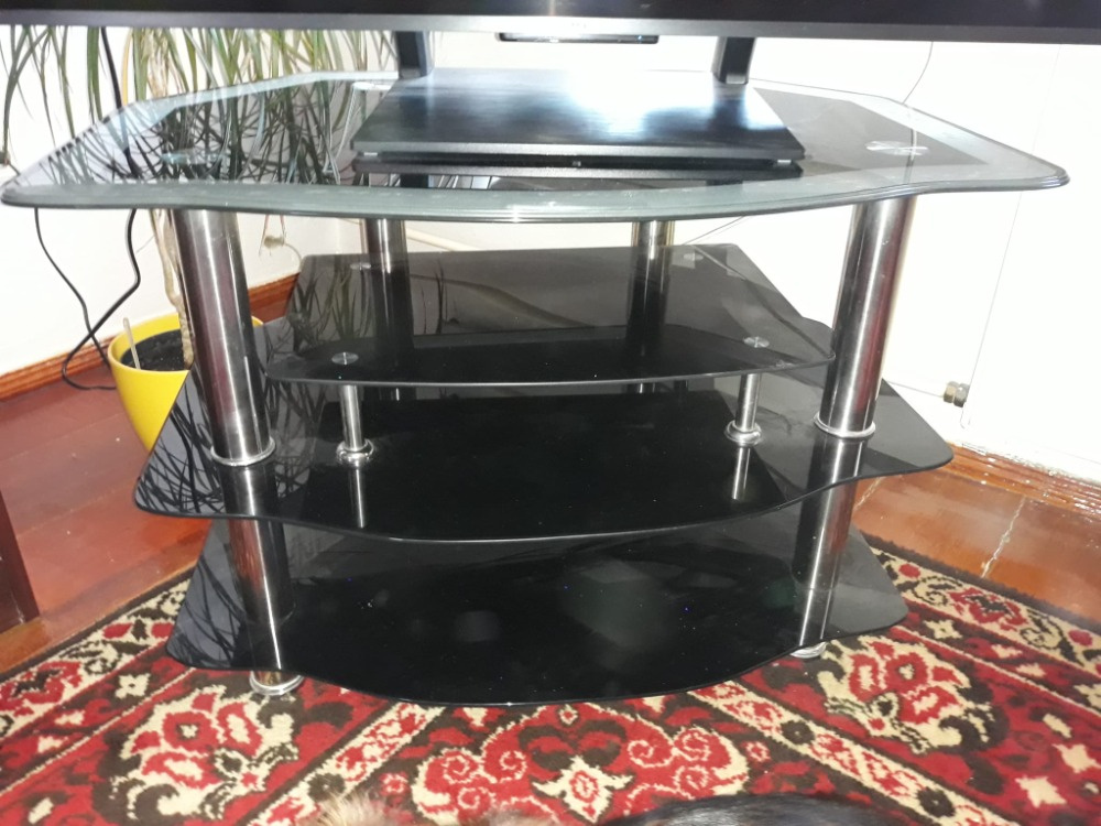 TV stolek skleněný