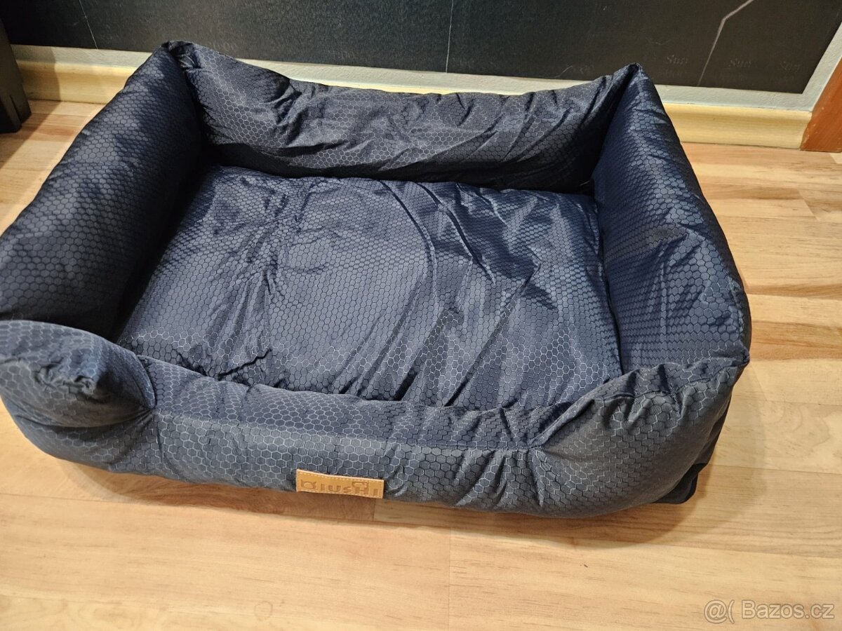 Nový pelíšek tmavěmodrý hexagon Qiushi 62×50×19 cm