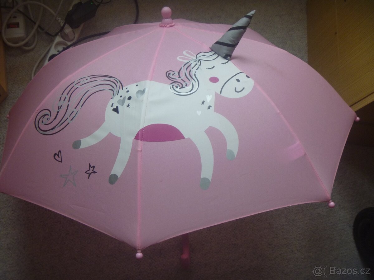 růžový deštník s jednorožcem