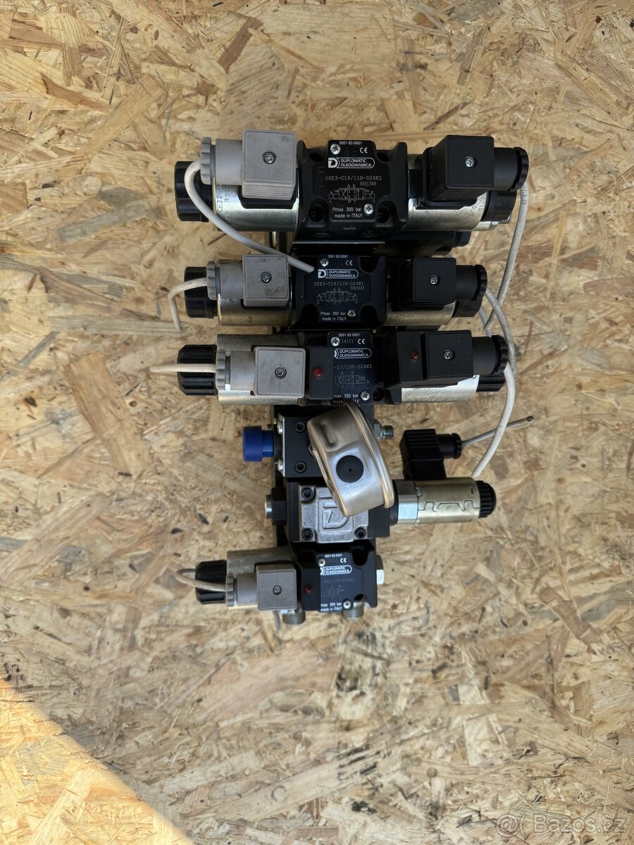 HYDRAULICKY ROZVÁDZĚČ