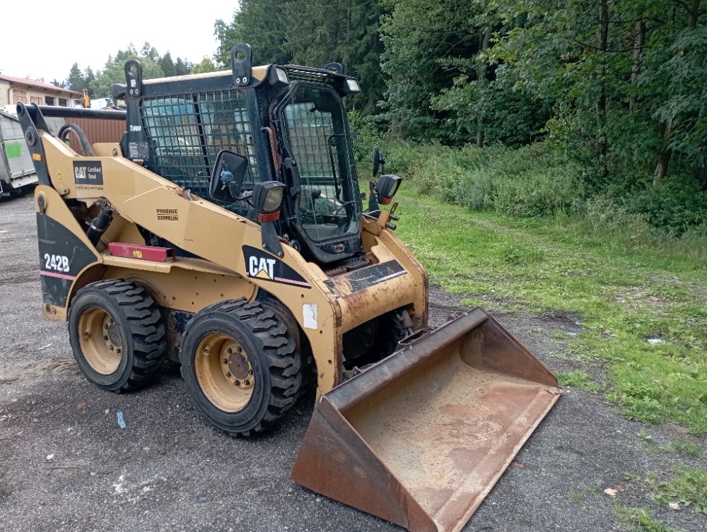Prodám CATERPILLAR 242B