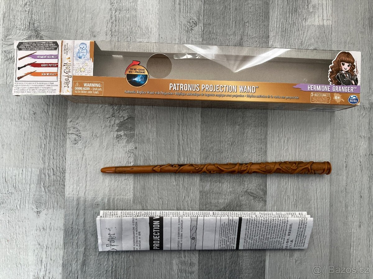 Kouzelnická hůlka Hermiony s projekcí.