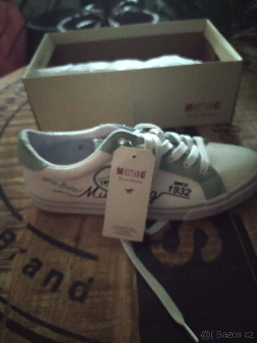 NOVÉ KRÁSNÉ BOTY MUSTANG VEL. 39