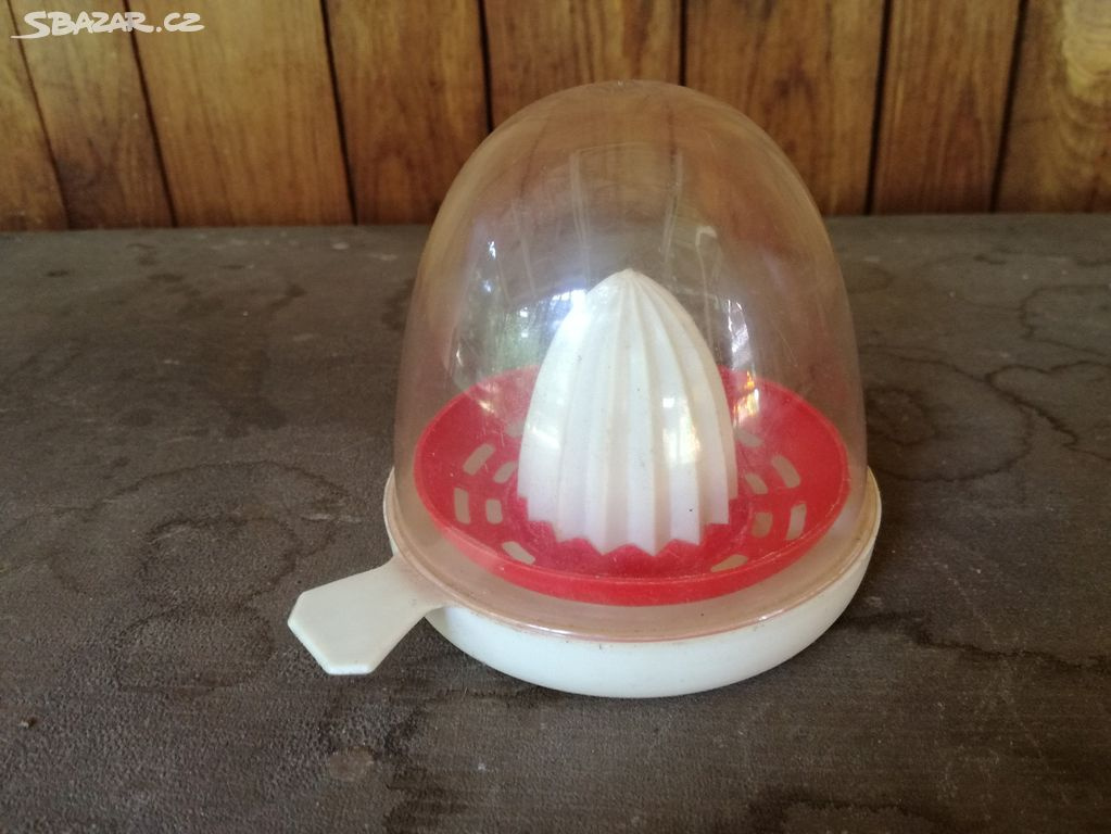 Retro plastové kuchyňské předměty