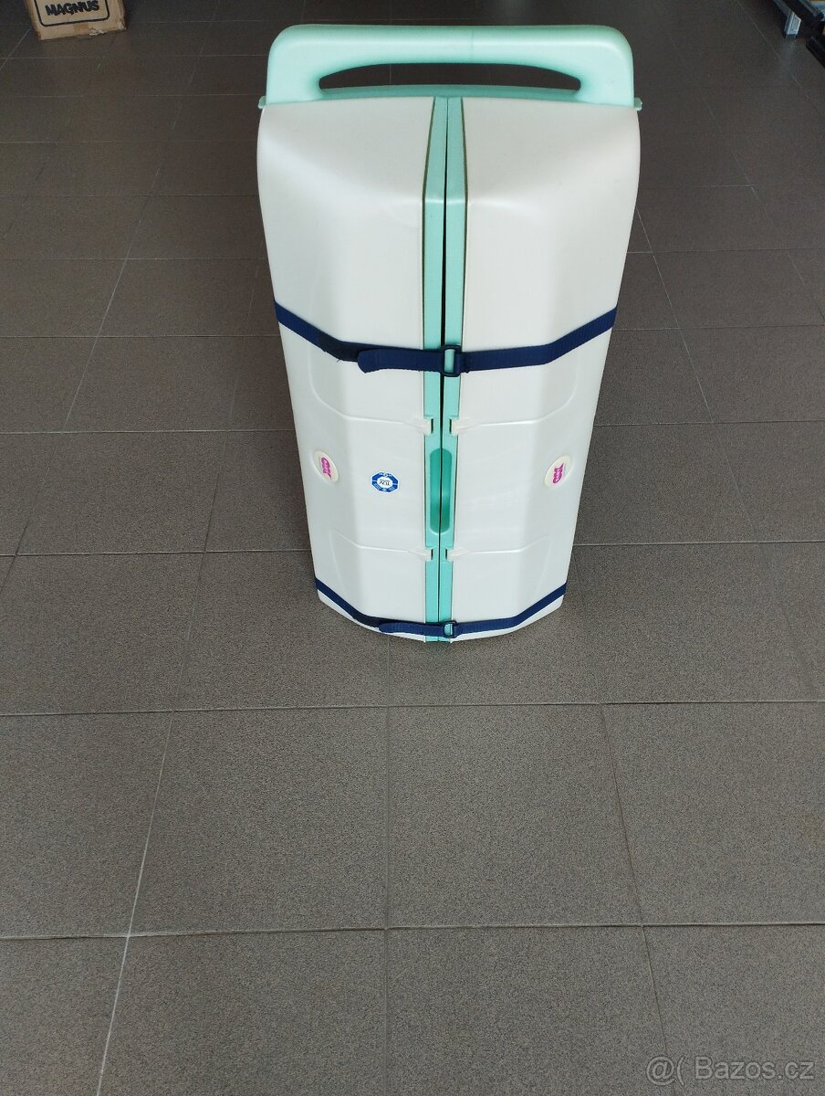 Cestovní přebalovací pult